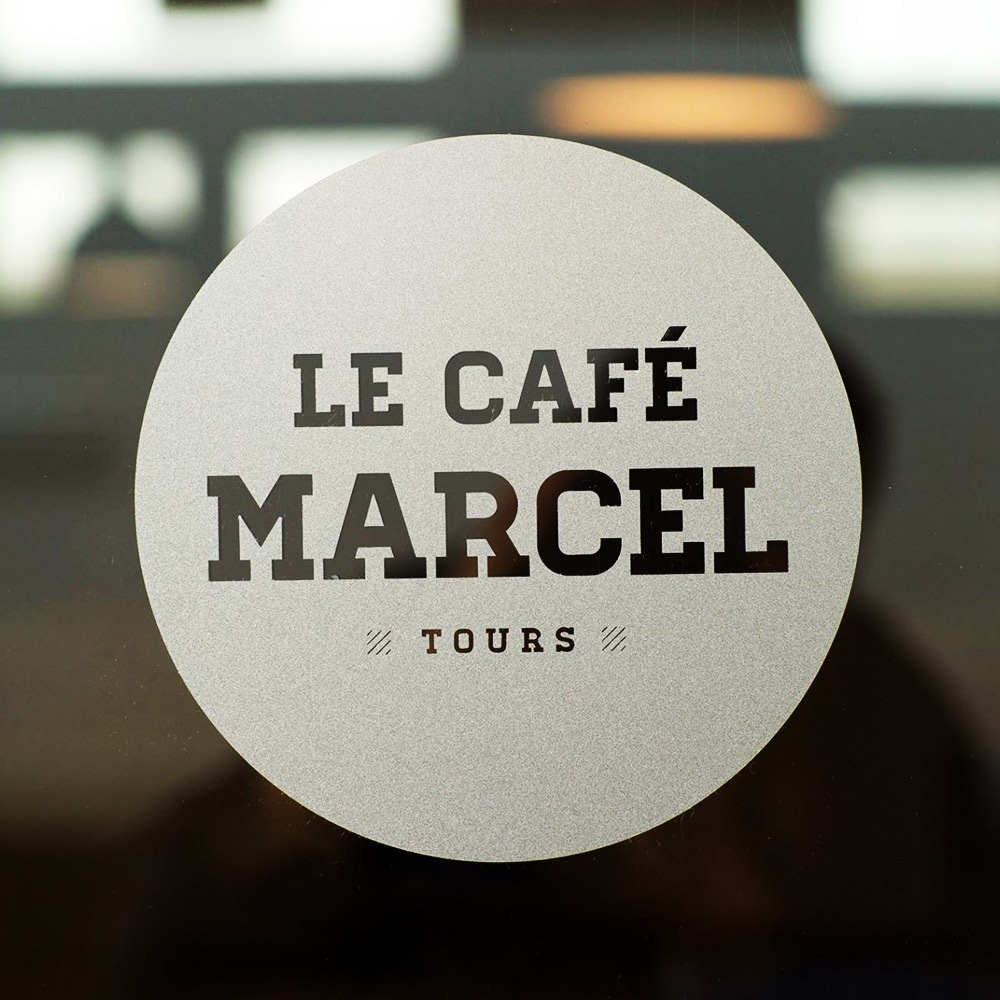 Café Marcel Tours 37, logo stickers vitrine - Beautiful Georges
